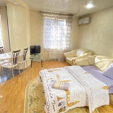 צ'יסינאו Ultracentral Apartment Puskin Street מראה חיצוני תמונה